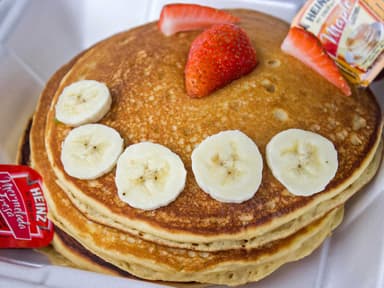 Hot Cakes de Avena + Licuado de Plátano 500 ml