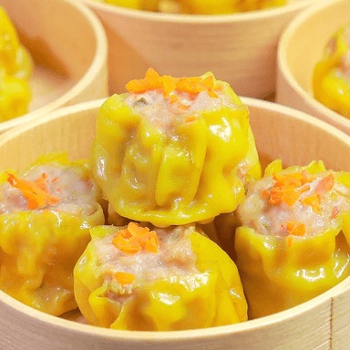 Siumai ( bolita de harina con carne y camarón )