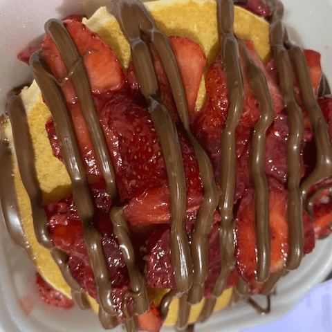 HOTCAKES FRESA CON CAJETA (3 PIEZAS )