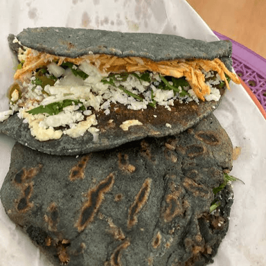 Gordita Azul de Frijol y Queso
