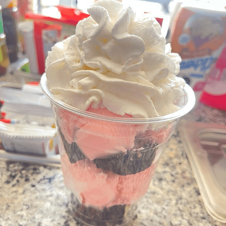 Strawberry Gansito Sundae
