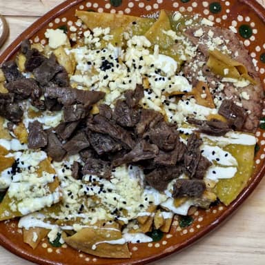 Chilaquiles con Arrachera