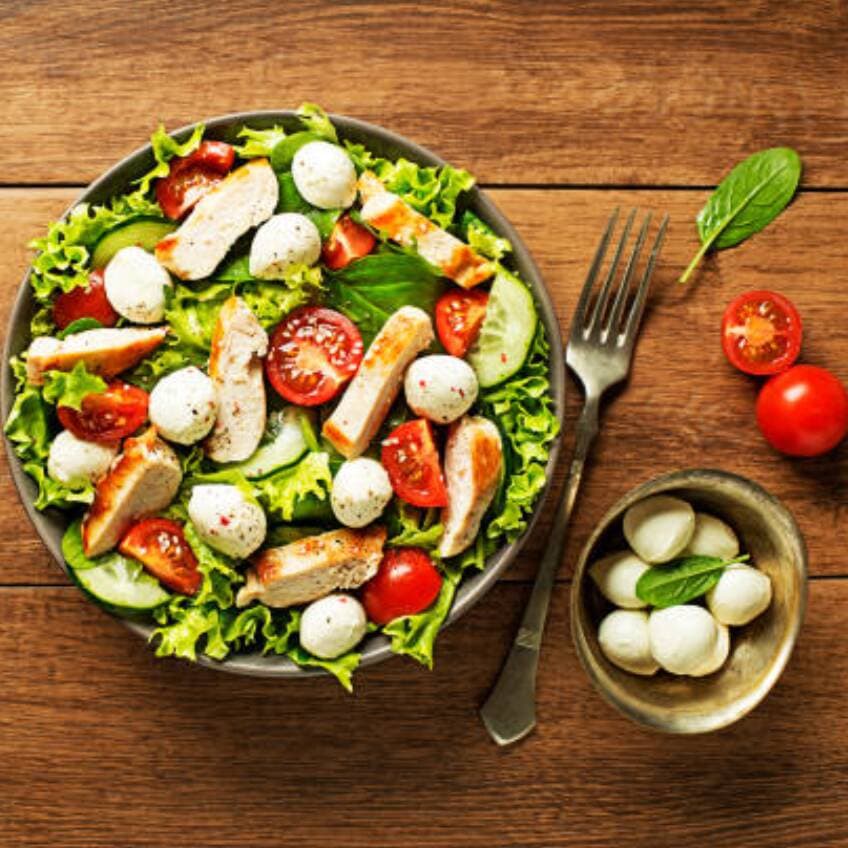 Ensalada de Pollo en Salsa de Miel y Lime