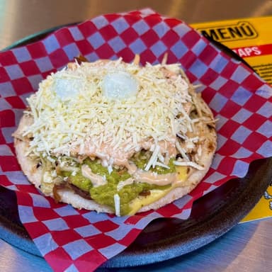 Arepa combinada carne/pollo