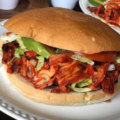 Hamburguesa de Pastor con Queso