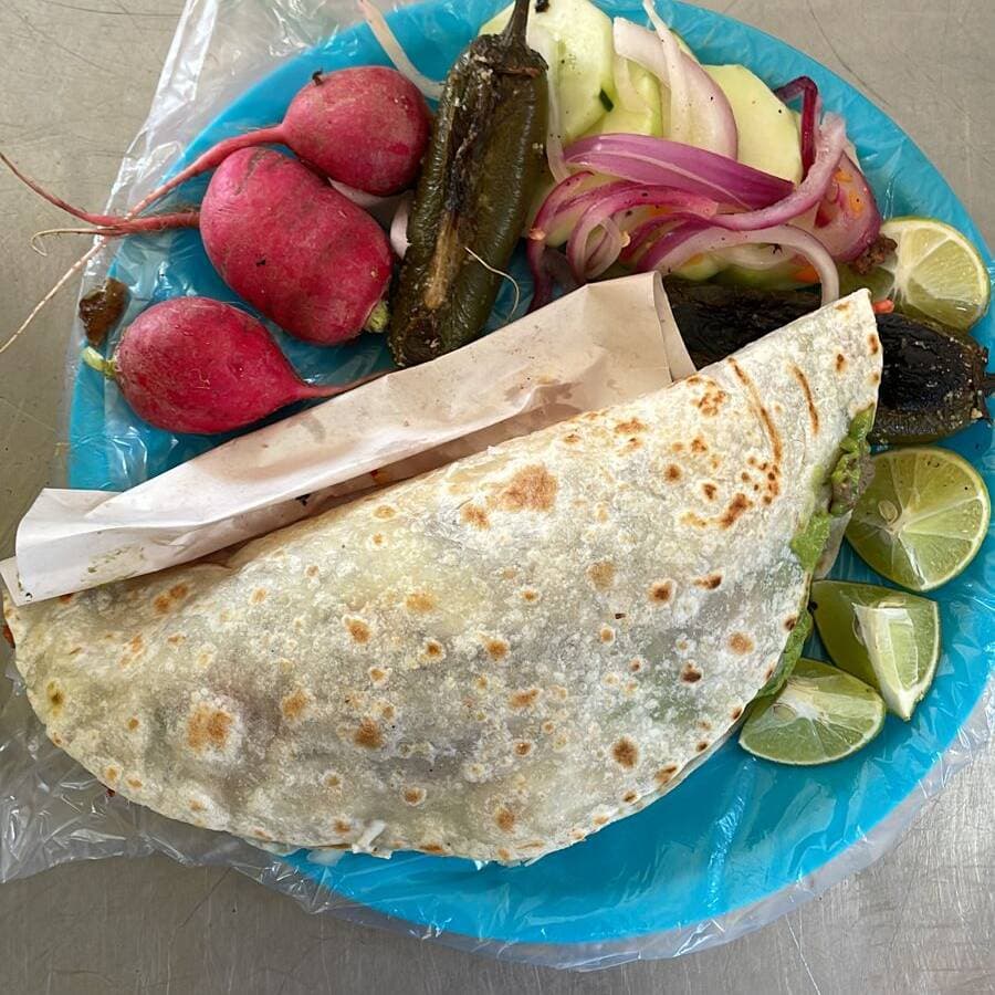 Quesadilla de Harina con Adobada