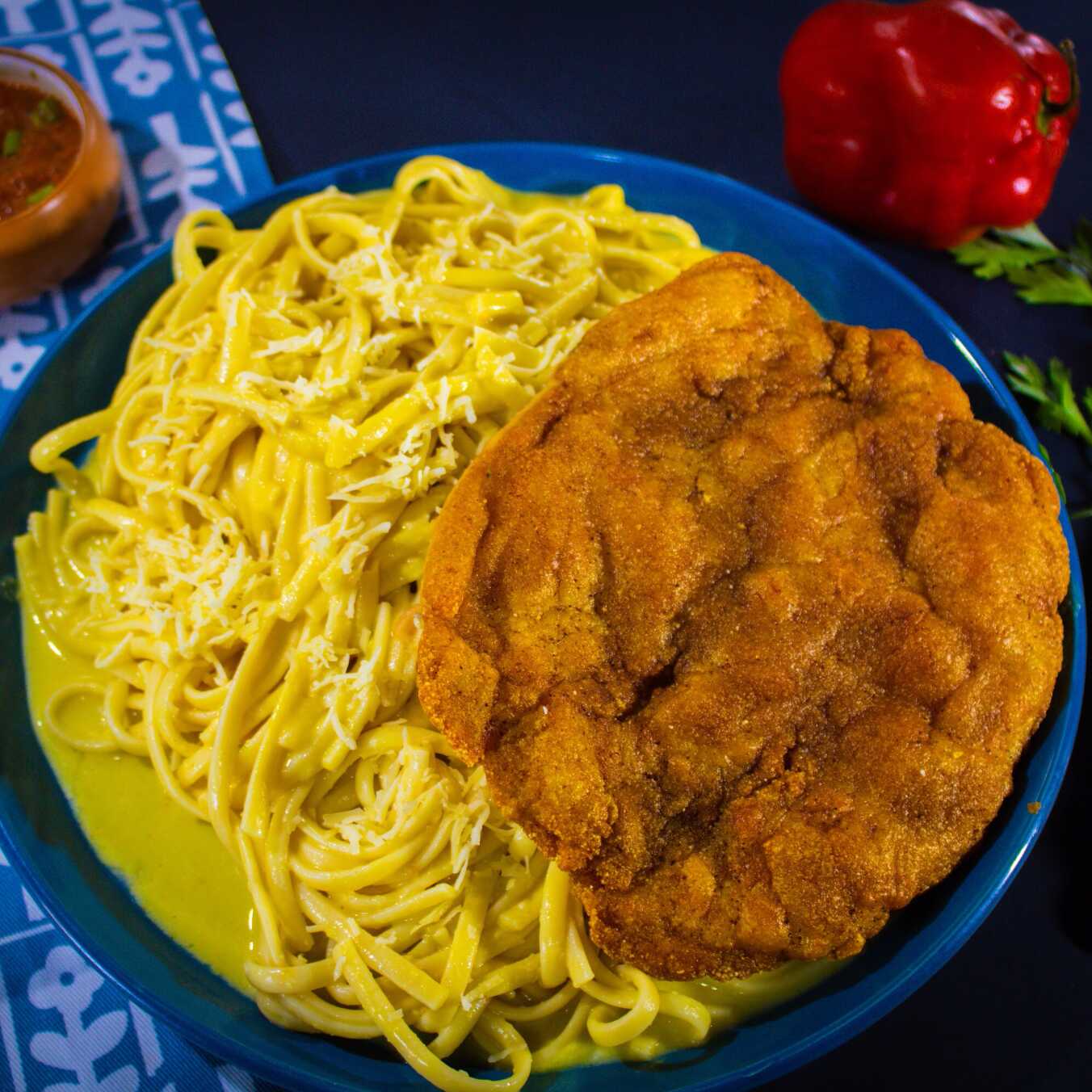 Tallarín a la Huancaína con Milanesa