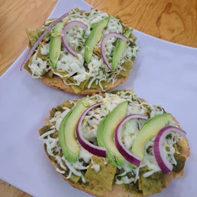 Molletes con Chilaquiles