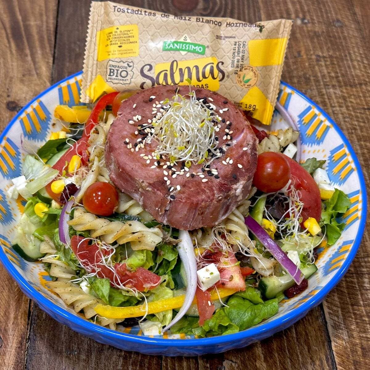 ENSALADA CON MEDALLON ATÚN GRANDE