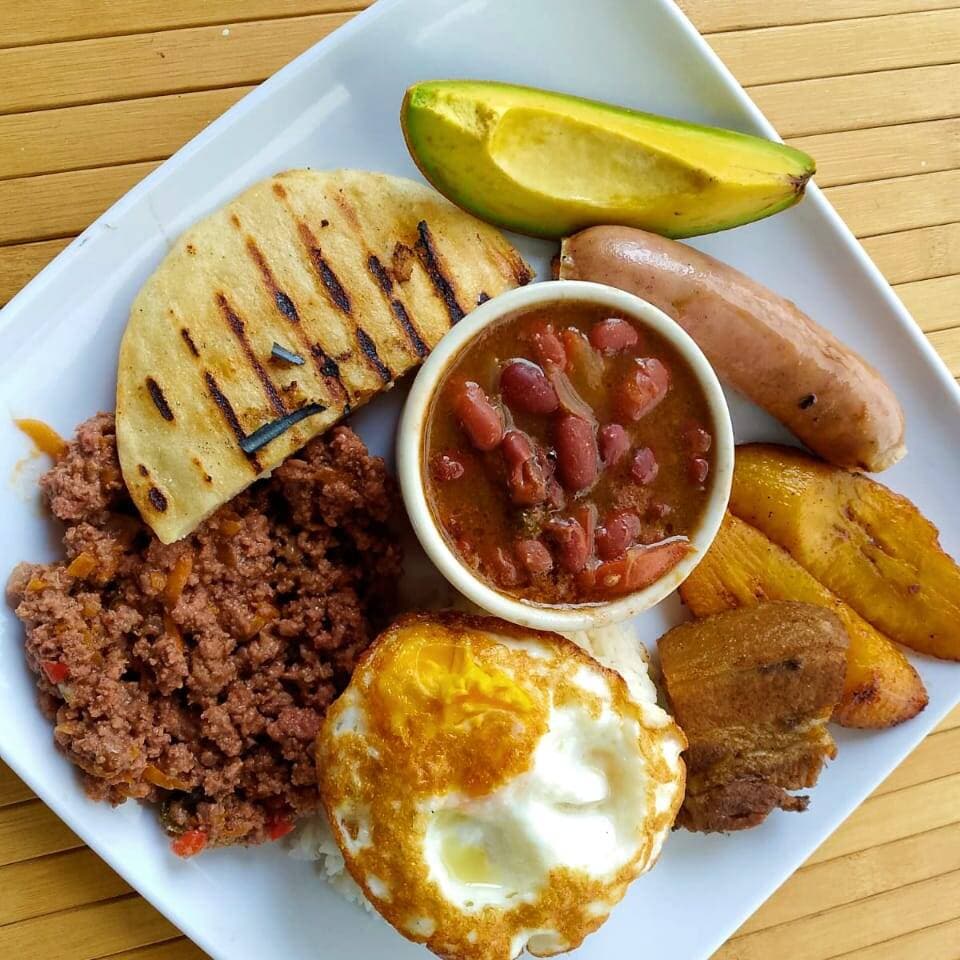 Bandeja Paisa + Sopa + Gaseosa