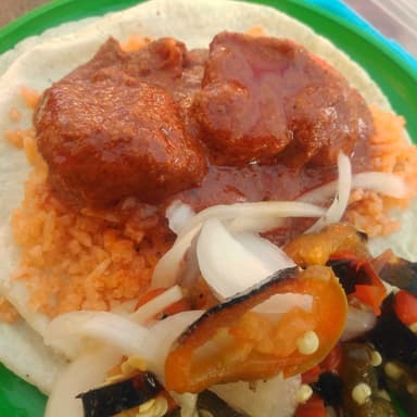 Taco de Bistec de Puerco en Salsa de Cacahuate