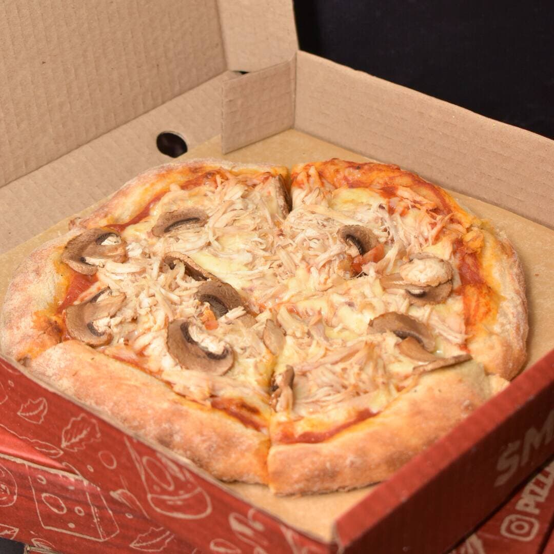 Pizza Pollo y Champiñones + Bebida 250 ml
