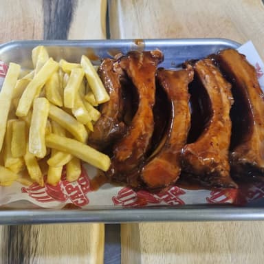 1/3 de Costillas BBQ con Papas Francesas