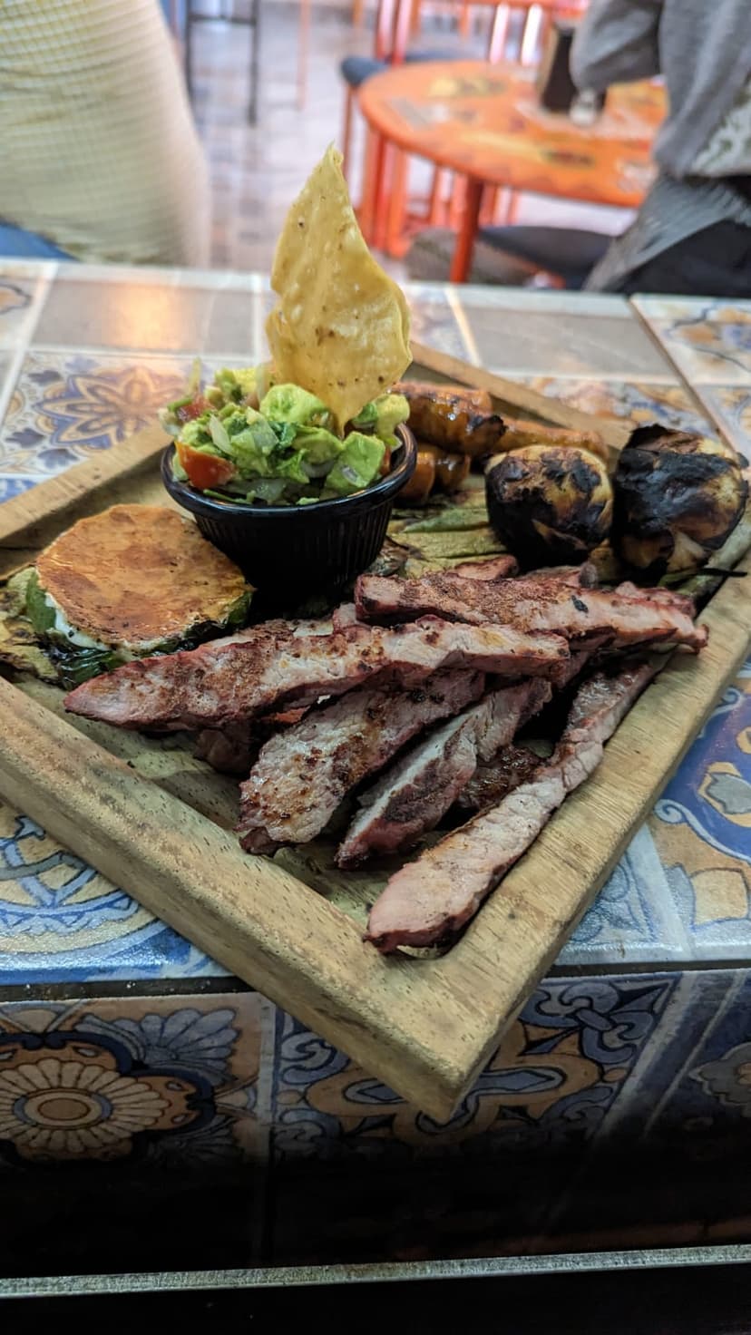 La Tlagadela Taqueria & Grill