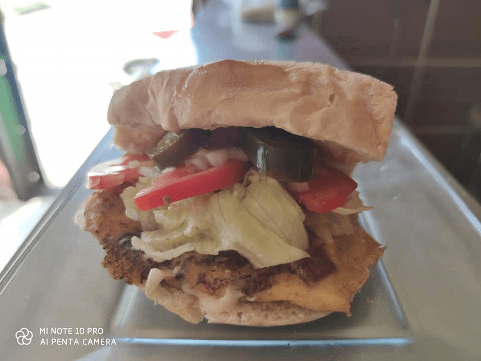 2 tortas cubanas + 1 lto de agua del dia