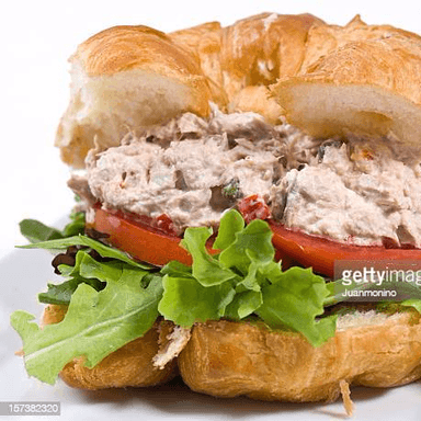 Croissant de Ensalada de Atun
