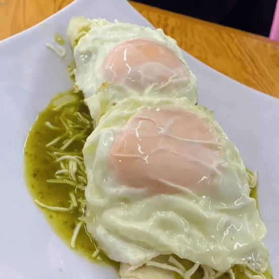 Burrito con Chilaquiles y Huevito