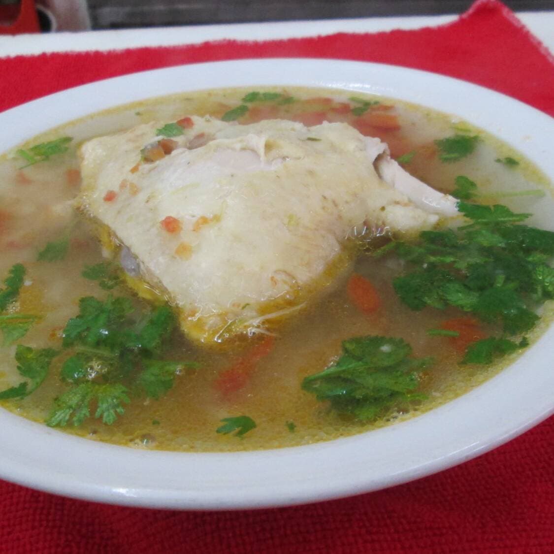 CALDO DE POLLO