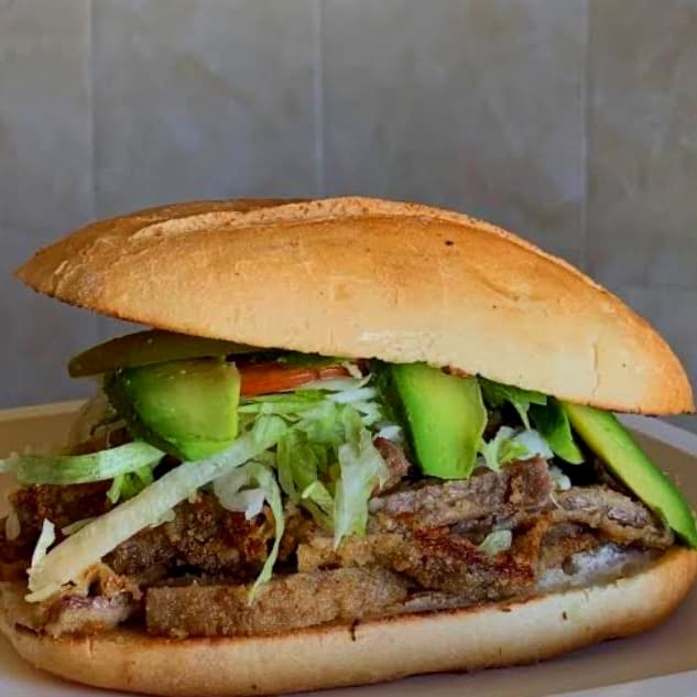 TORTA DE MILANESA DE RES ENPANIZADO
