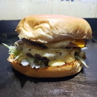 Hamburguesa Doble con Papas🍟