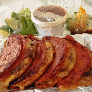 3 Tacos de Birria + Consomé + Bebida