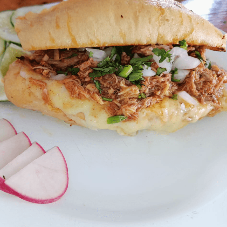 Torta de birria c/Queso