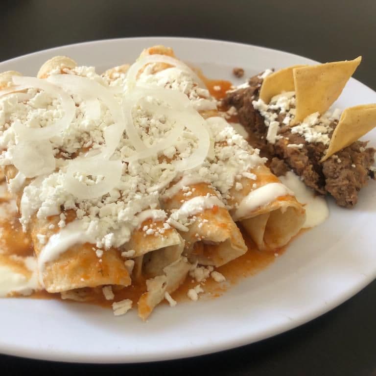 Enchiladas rojas de huevo (3 pzas)