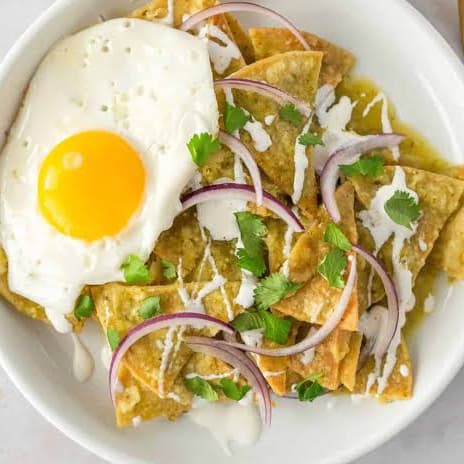CHILAQUILES VERDES CON HUEVO