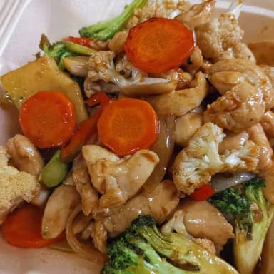 Pollo y Vegetales en Salsa de Ostiones