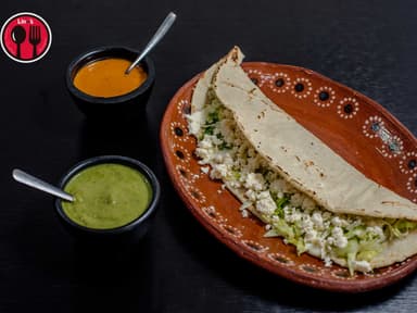 Quesadilla gigante Queso Ranchero y Oaxaca
