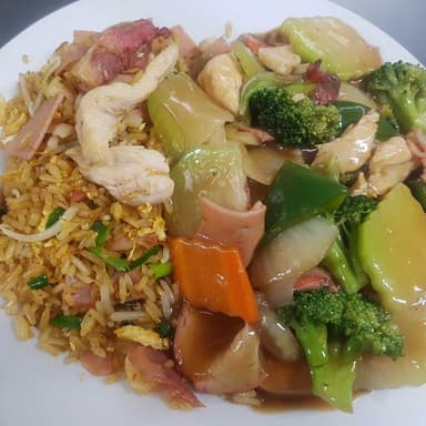 Arroz en Salsa Especial de la Casa Carne Mixta