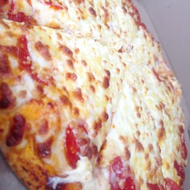 Pizza Grande + Refresco 2Lts