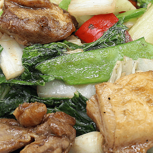 Tallarín Saltado con Pollo en Trozo