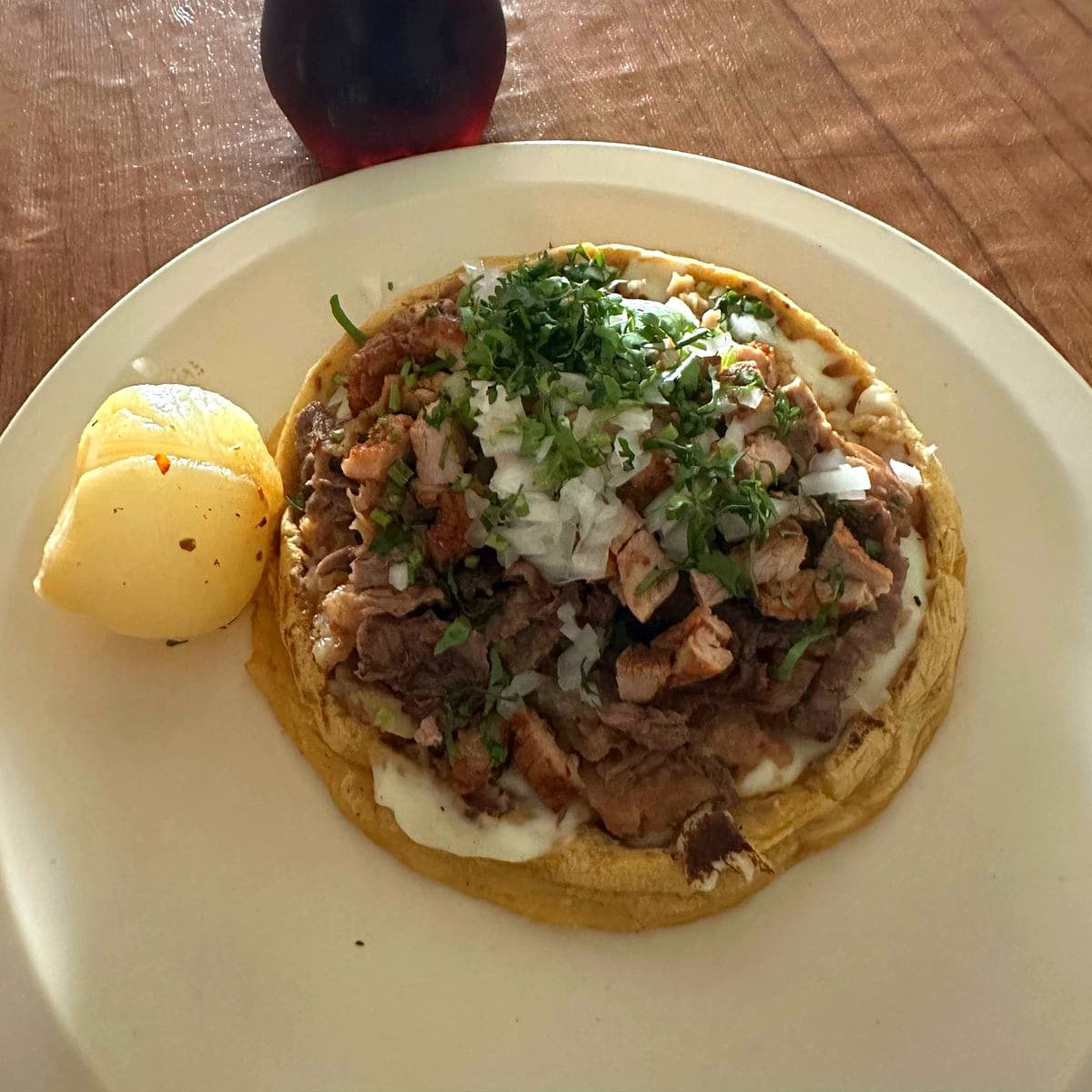 Sope con Asada