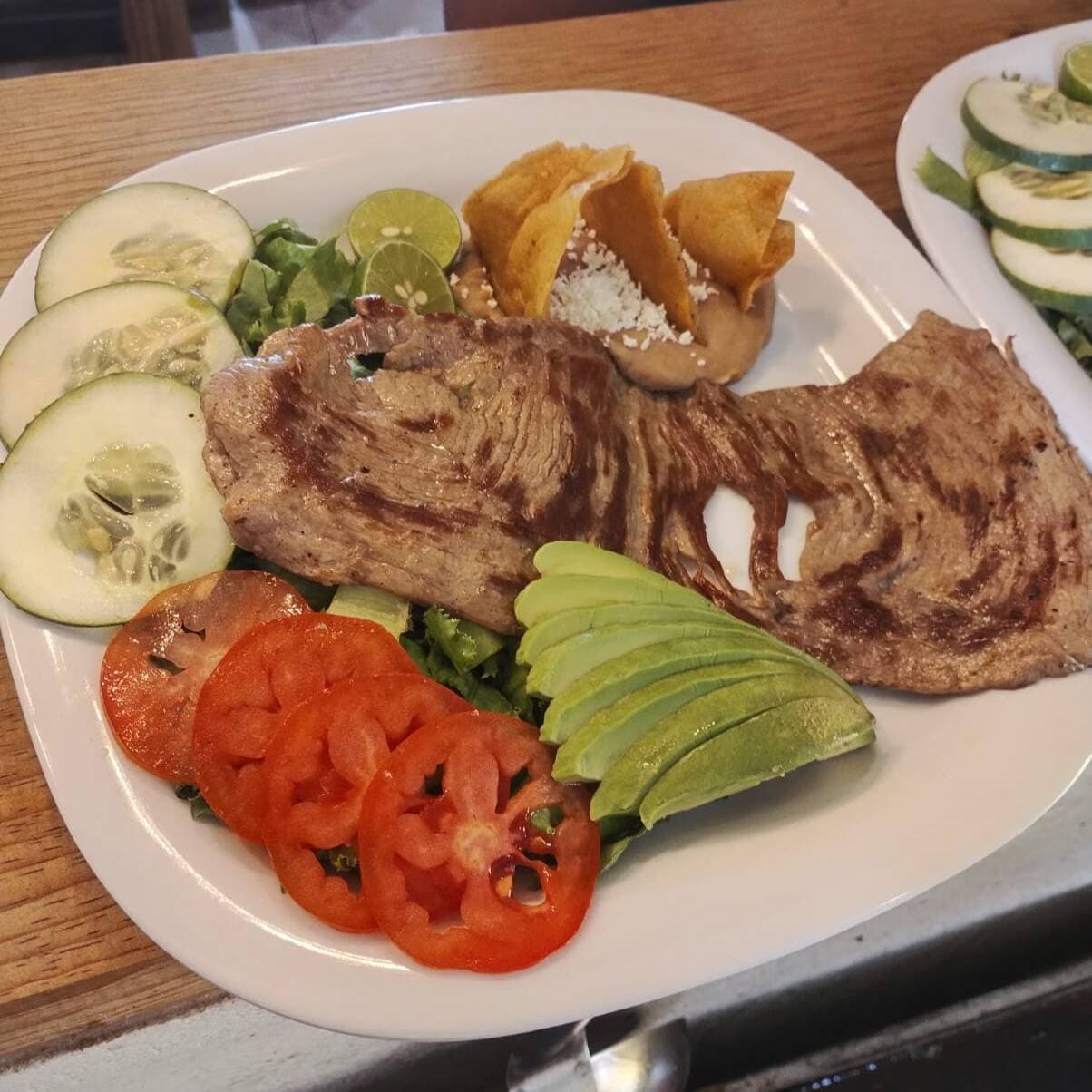 Carne Asada con Ensalada