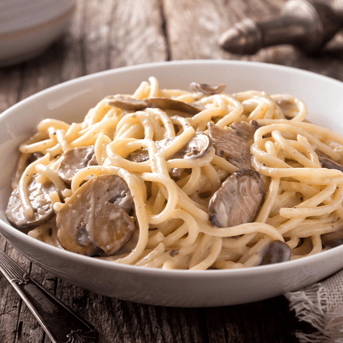ESPAGUETI CON SALSA DE CHAMPIÑONES