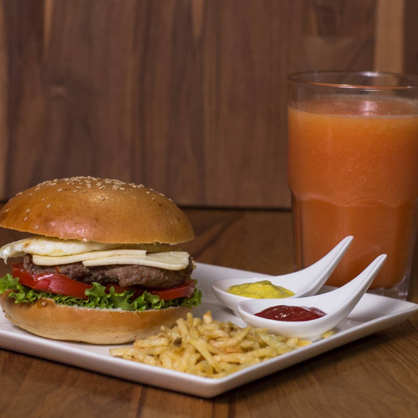 Combo (Hamburguesa + Jugo de 16oz)