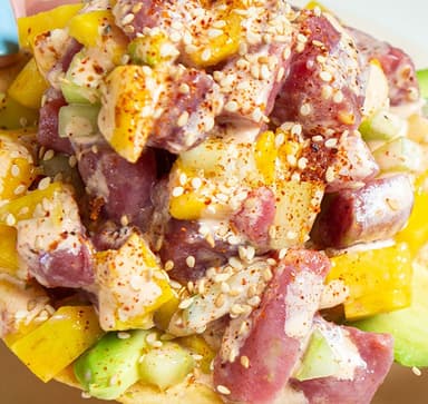 Tostada atún hawaiiano