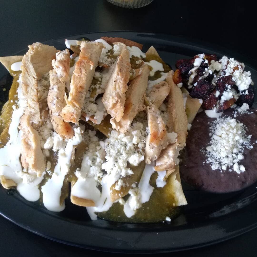 Chilaquiles Verdes con Pollo a la Plancha