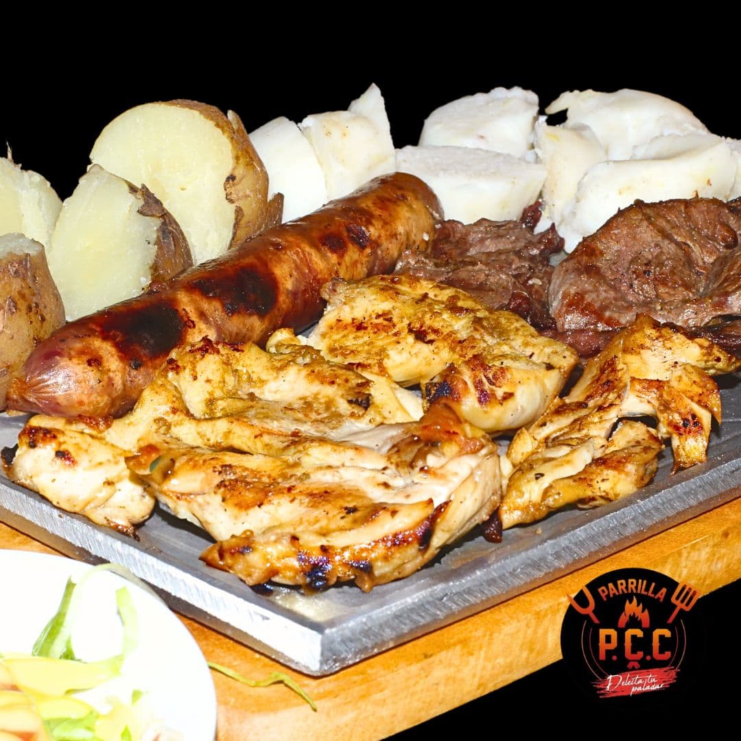 Bandeja Trifásica ( carne, pollo, chorizo )