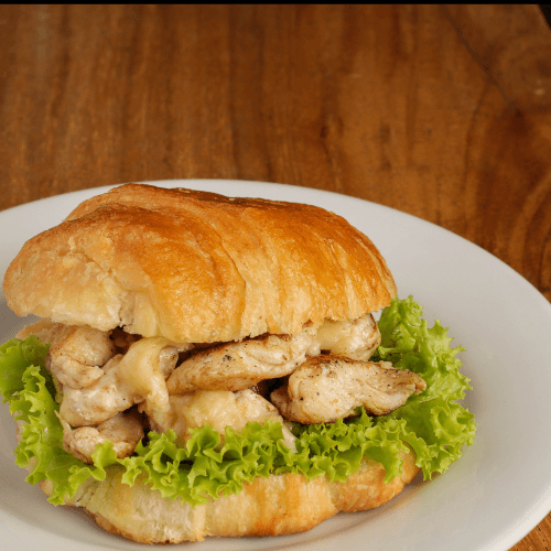 Croissant Sándwich Pollo y Queso Gruyere
