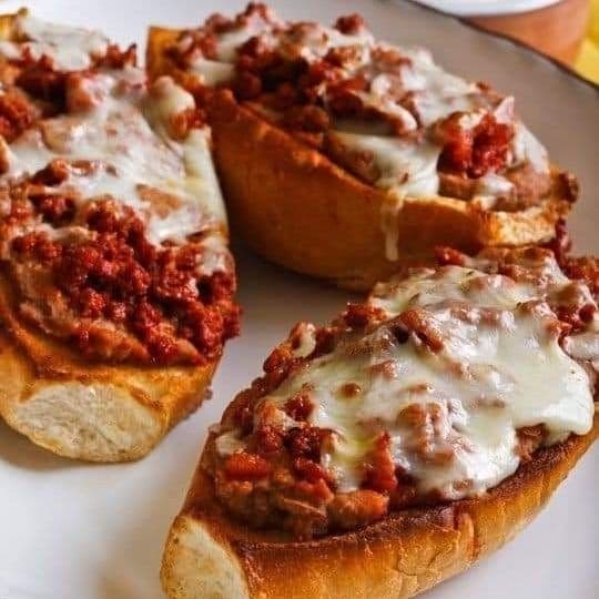 Molletes con Jamón..