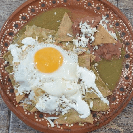 Chilaquiles Verdes con Huevo