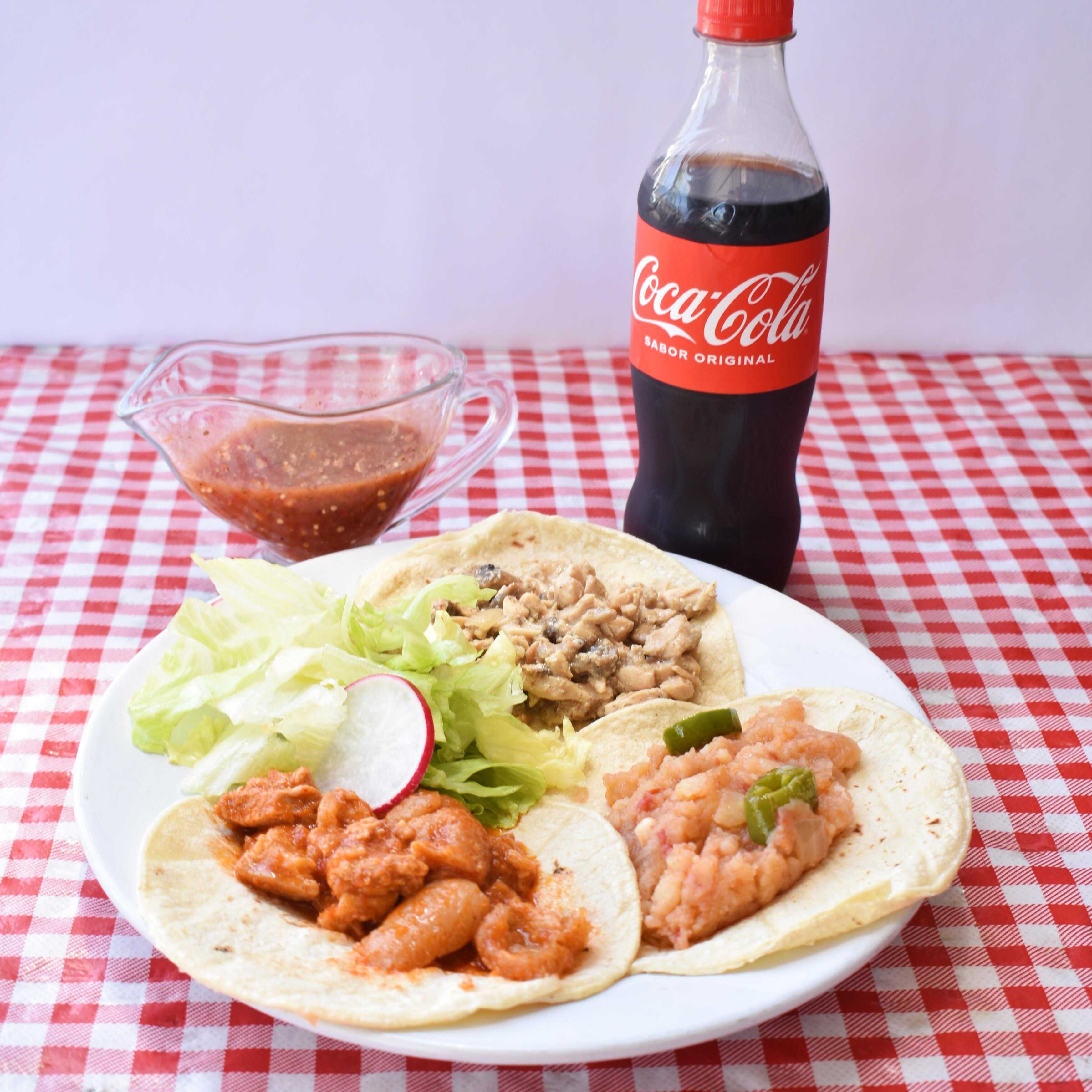 Combo 1 ( 3 Tacos y Refresco ).