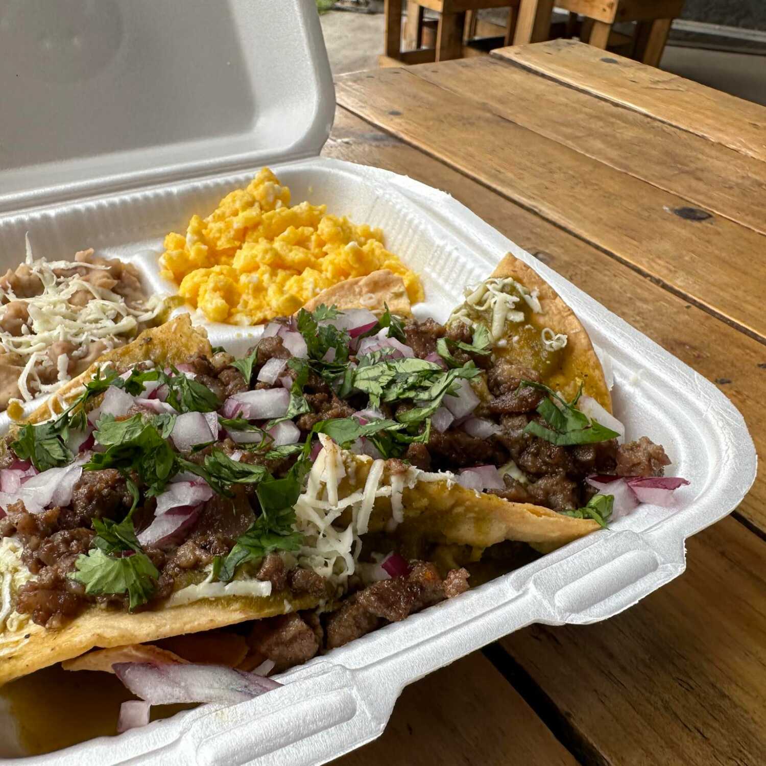 Chilaquiles con Carne al Pastor