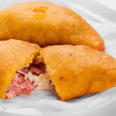 Empanada de Jamón y Queso