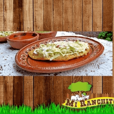 Gordita Frijol Queso Oaxaca en Comal