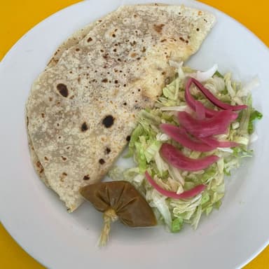 Quesadilla de Chicharrón en Salsa Verde