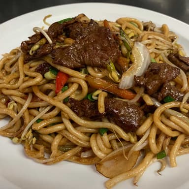 Fideo de udon seco con carne de res