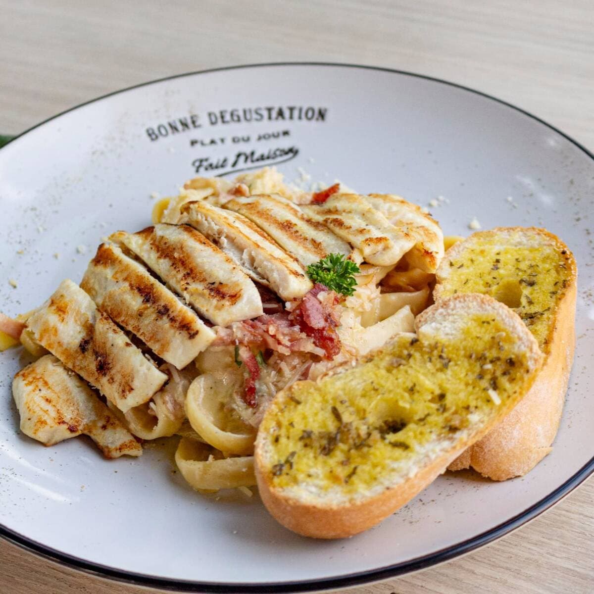Pasta Carbonara con Pollo